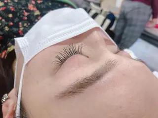 マツエク・マツパ 石渡このみ 🍊レイヤーカットのヘアスタイル