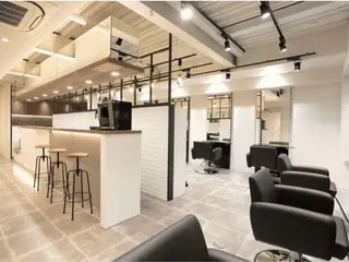 Toiro所属・ハイトーン/艶カラー /髪質改善/近澤✂︎のヘアスタイル