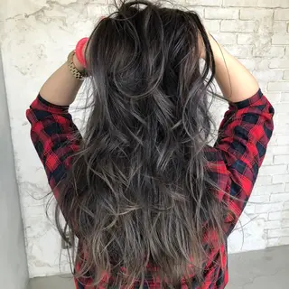 ロング カラー ORIKA 美容室のヘアスタイル