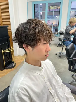 ミディアム パーマ メンズ RIN／韓国ヘア レイヤーカットのヘアスタイル