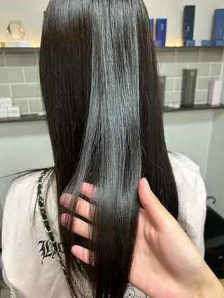 ロング カラー 栗田 優月のヘアスタイル