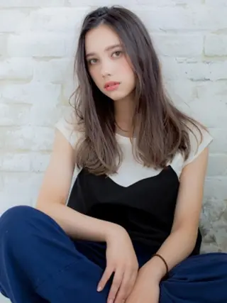 セミロング Ashanti 岸波のヘアスタイル