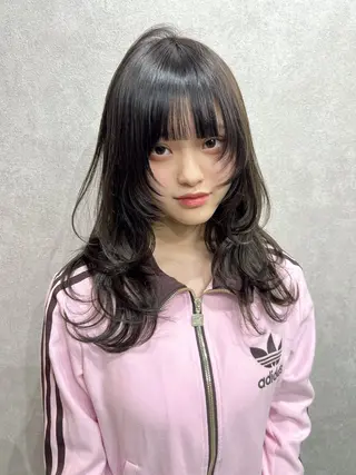 ロング maya レイヤーカットのヘアスタイル