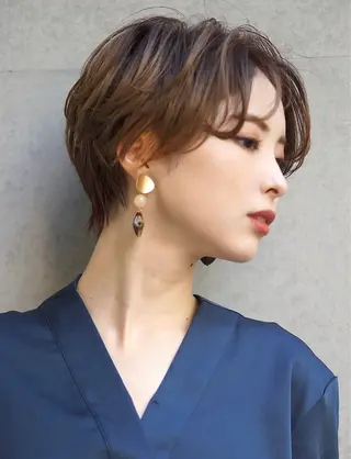 ショート カラー hoNua. 栄/透明感カラーのヘアスタイル