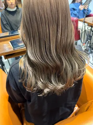 セミロング カラー ikeda shioriのヘアスタイル