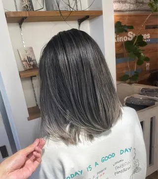 ミディアム カラー かわさき ともやのヘアスタイル