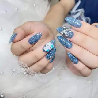ミディアム VI NAILのネイルデザイン