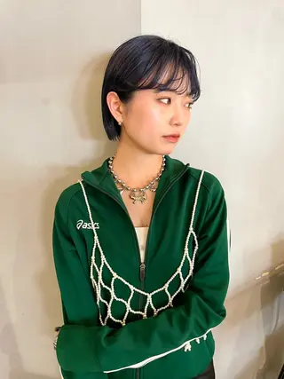 ショート カラー ぱつっとボブ 古家 佑真のヘアスタイル