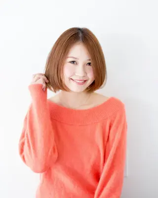 ショート カラー 佐藤 愛美のヘアスタイル