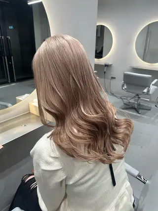 ロング SOL.所属・ハイトーンカラー/デ ザインカラー中川竜斗のヘアスタイル