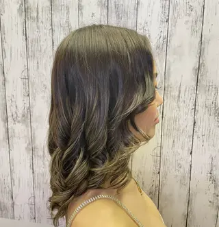 セミロング カラー パーマ 森山 陽菜のヘアスタイル