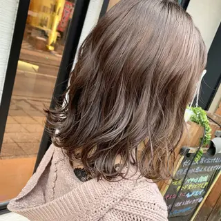 ミディアム カラー yoshi （髙橋）のヘアスタイル