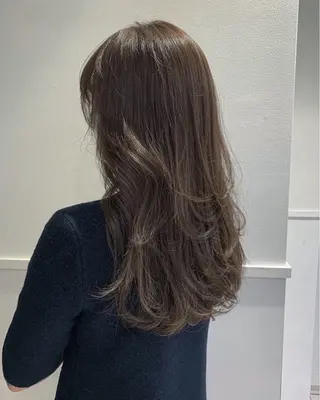 ロング 岩堀 氷河のヘアスタイル