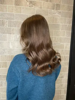 セミロング ブリーチ毛矯正.髪質 改善.髪にドラマをのヘアスタイル