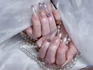 ネイル Nailsalon Vi+ももか🩷のネイルデザイン