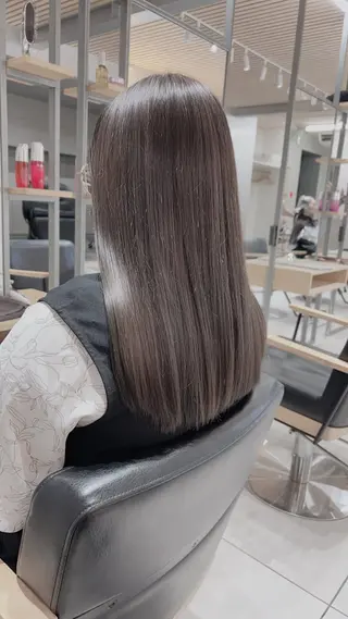 セミロング カラー 透明感♡グレージュ♡ ミルクティー井川勝輝のヘアスタイル
