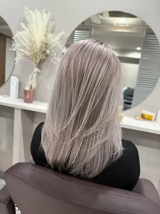 ショート カラー mimiiy梅田 中崎町ハイトーンのヘアスタイル