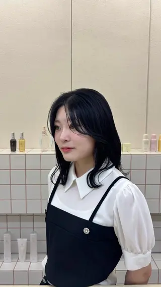 カラー 🌷花屋併設🌷 岡本明日実のヘアスタイル