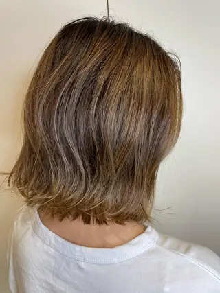 ミディアム カラー NINE+/代表 ブリーチ特化型サロンのヘアスタイル