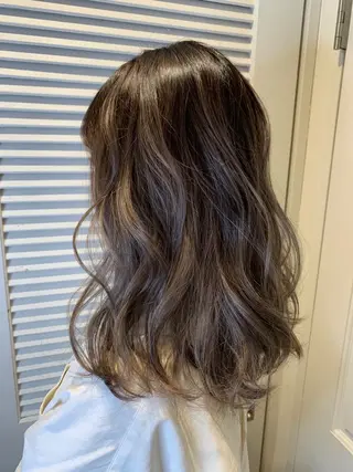 ミディアム 渋谷ハイトーン/ デザインカラー阿部のヘアスタイル