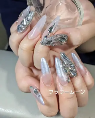 ネイル フラワー ムーンのネイルデザイン