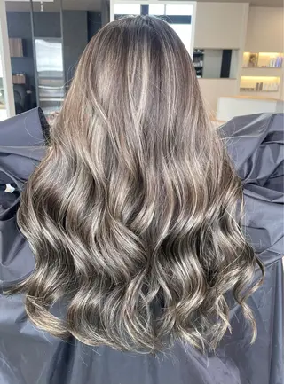 セミロング カラー Lia所属・皆木 智晴のヘアスタイル