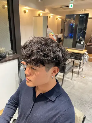 ショート 川副史晶/シャドウ 波巻き/メンズパーマのヘアスタイル