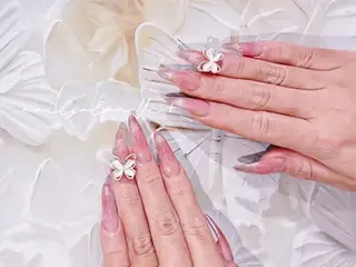 ネイル Nailsalon Vi+ももか🩷のネイルデザイン
