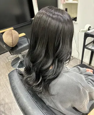 ミディアム カラー 生尾 虹水のヘアスタイル