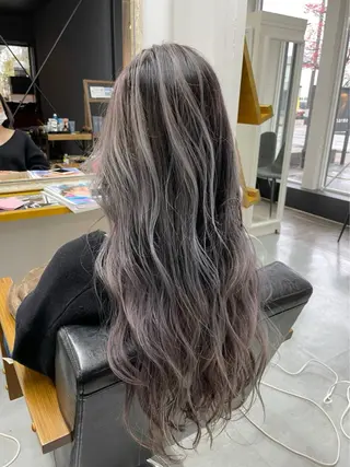 ロング カラー 岡部 莉々のヘアスタイル