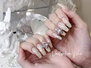 ネイル Nailsalon Vi+ももか🩷のネイルデザイン