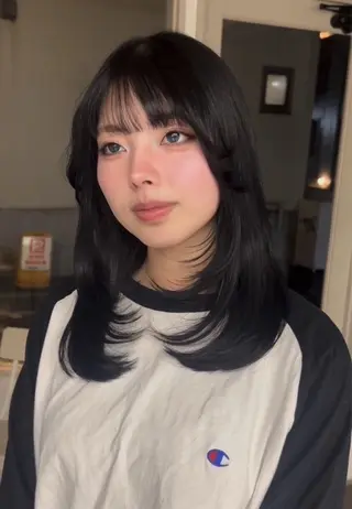 セミロング 艶レイヤー🍊 加藤隆也のヘアスタイル