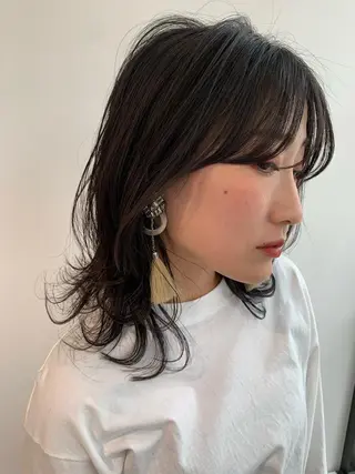 ミディアム ホラオク カナエのヘアスタイル