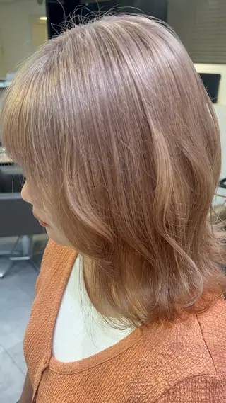 セミロング カラー ハイトーン 永田翔華のヘアスタイル