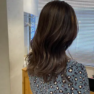 セミロング カラー 外山 実咲のヘアスタイル