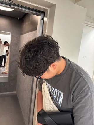 ショート パーマ メンズ 渡 汐音のヘアスタイル