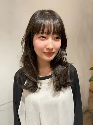ミディアム 上平 綾菜のヘアスタイル