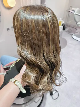 カラー 髙井 麻帆のヘアスタイル