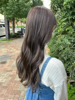 ロング カラー 秋山 桃子のヘアスタイル