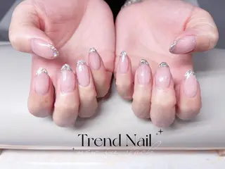 ミディアム トレンド ネイル スタジオのネイルデザイン