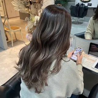 カラー 小浦 花澄のヘアスタイル