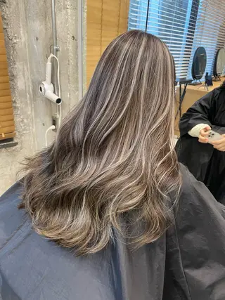 ロング 🫧ハイライトカラー 🫧 𝓜𝓘𝓤のヘアスタイル