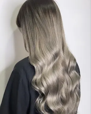 ロング カラー マテリアル 中央駅店のヘアスタイル