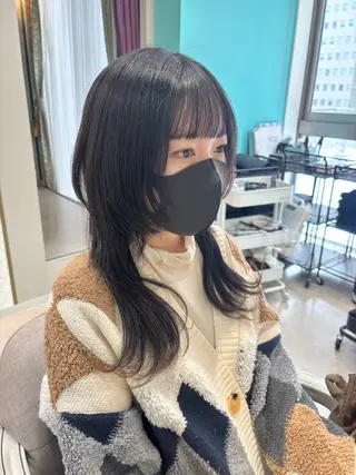 セミロング イシザワ ユミのヘアスタイル