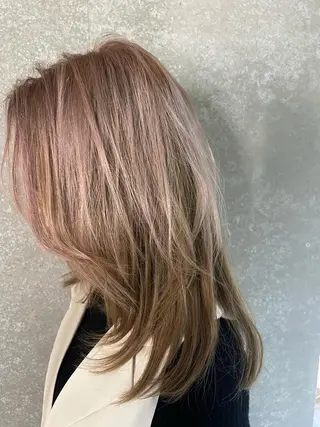 セミロング 韓国式パーマ🔥 ブリーチ🔥TOMOのヘアスタイル