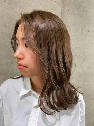 ミディアム カラー ハイライトが 得意なニキです😊のヘアスタイル