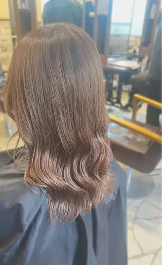 カラー 栗林 萌々のヘアスタイル