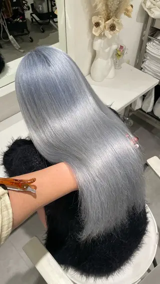 ロング ブリーチカラー AYANEのヘアスタイル
