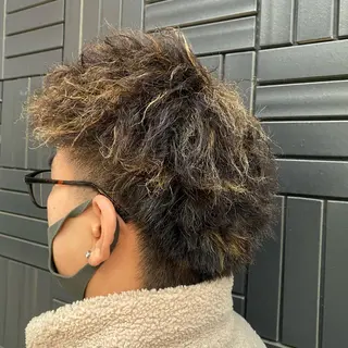 カラー パーマ メンズ スパイラル波巻き パーマ井本汰壱のヘアスタイル