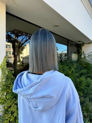 ショート ROZA germe所属・SHIO / ハイトーンカラーのヘアスタイル